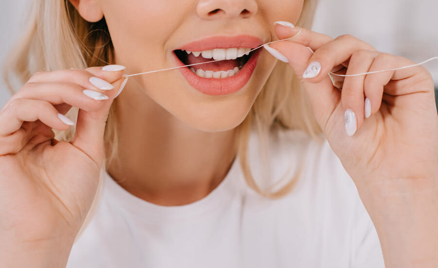 Nici dentystyczne – jak skutecznie dbać o higienę jamy ustnej?