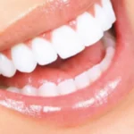 Cenne wskazówki na temat zagrożeń dla zębów i dziąseł – jak utrzymać zdrowy uśmiech